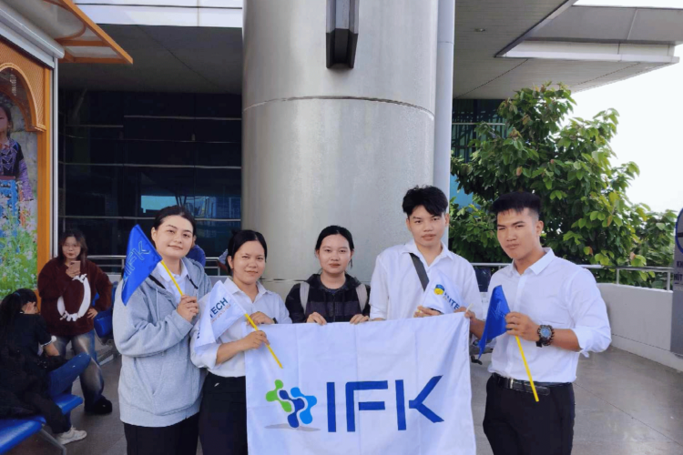Hình ảnh tiễn sinh viên của Trường ĐH Công Nghệ TP.HCM thực tập tại Nhật Bản | Du Học Nhật Bản - IFK