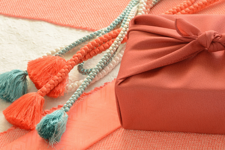 VAN HOA TANG QUA NAM MOI NHU THE NAO