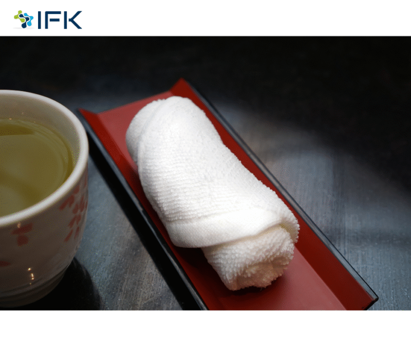 sử dụng khăn ướt (Oshibori)