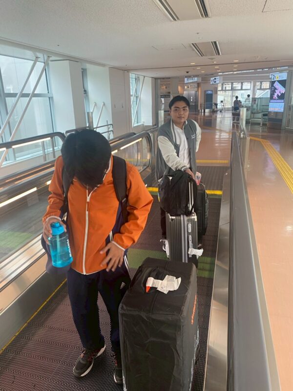 Hai sinh vien HUTECH UEF internship tai Nhat v1