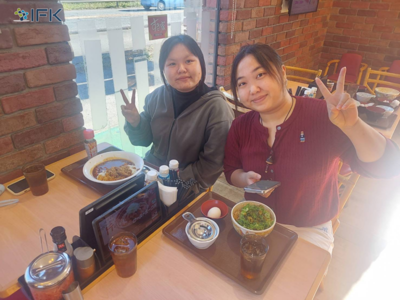 Hinh anh sinh vien nhap canh 281026 v3